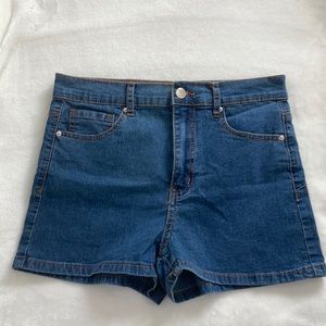 Forever 21 size 26 dark blue Jean shorts